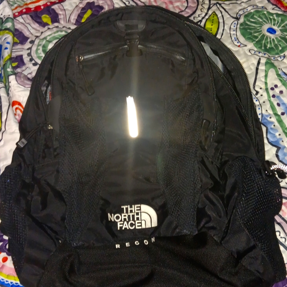 The North face Recon Bag!!🎒Large backpack with alot of space and compartments